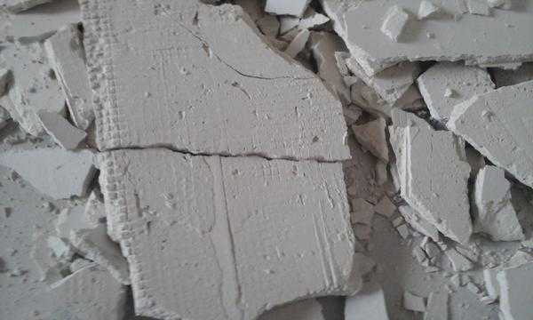 Почему отваливается штукатурка в одном и том же месте Почему отваливается штукатурка в одном и том же месте сделай сам,советы