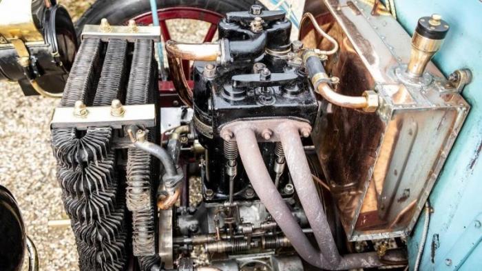 Один из первых автомобилей, выставлен на аукцион Один из первых автомобилей, выставлен на аукцион