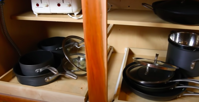 Гениальная и очень простая самоделка для хранения посуды на кухне