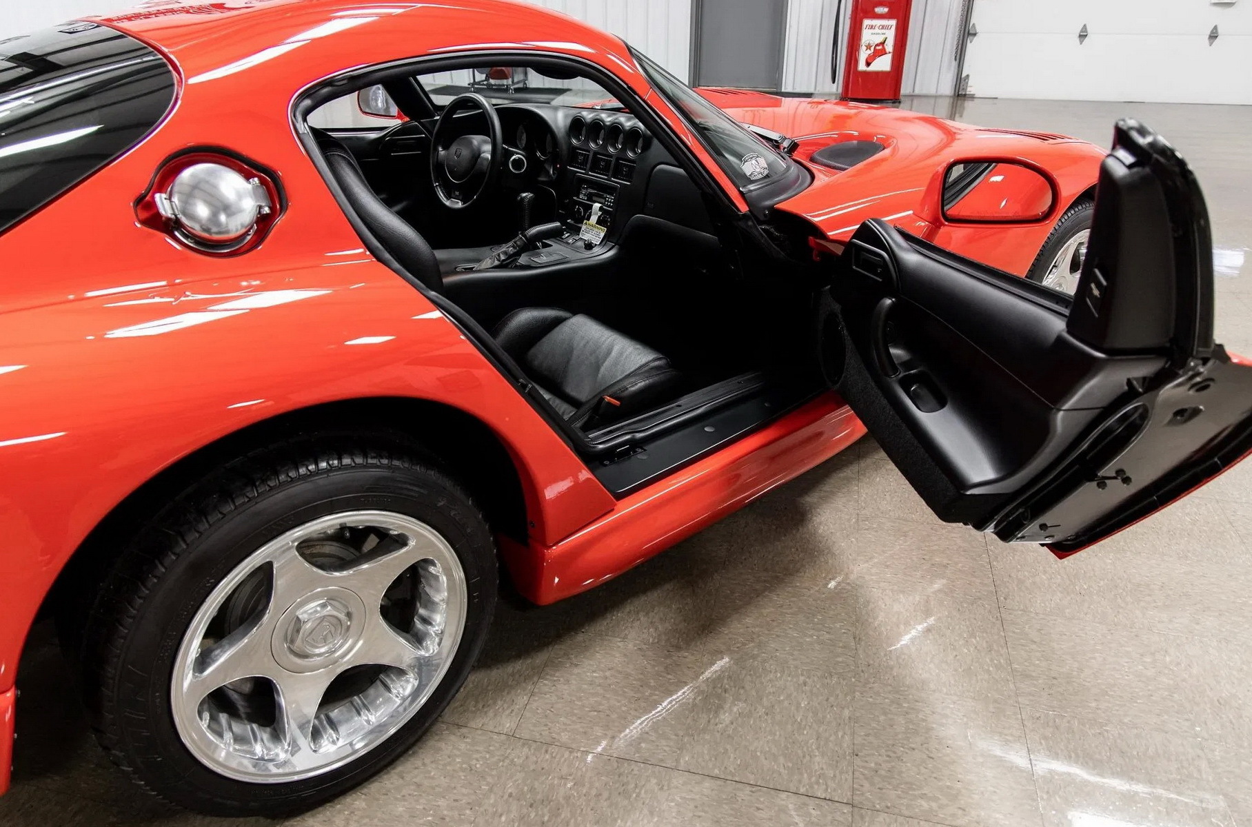 Новый Dodge Viper 1997 года выпуска продадут на аукционе Новости