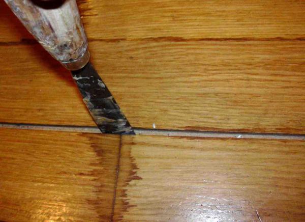 Как законопатить щели в деревянном полу, чтобы не перекладывать его заново герметик,дача,дом,пол,ремонт