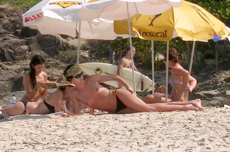 Знаменитости, которые любят обнажаться на пляже звезды,пляж,шоу-бизнес