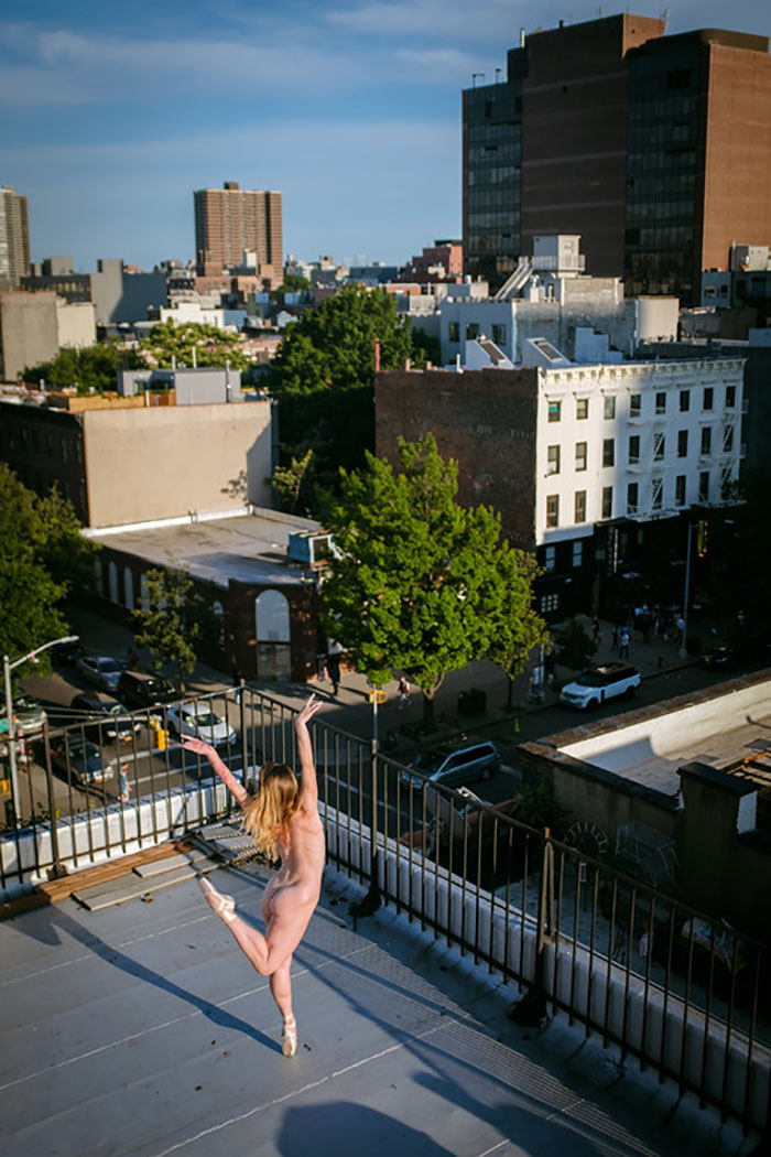 11 бесстрашных танцоров разделись на крышах Нью-Йорка 11 бесстрашных танцоров разделись на крышах Нью-Йорка фотография