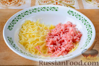 Фото приготовления рецепта: Картофель, фаршированный сыром и колбасой - шаг №3