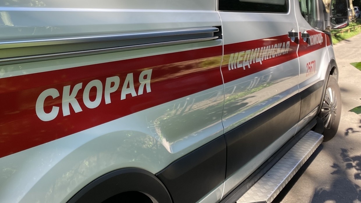 Пешеходный переход рухнул на оживленную трассу под Пермью, есть погибшие