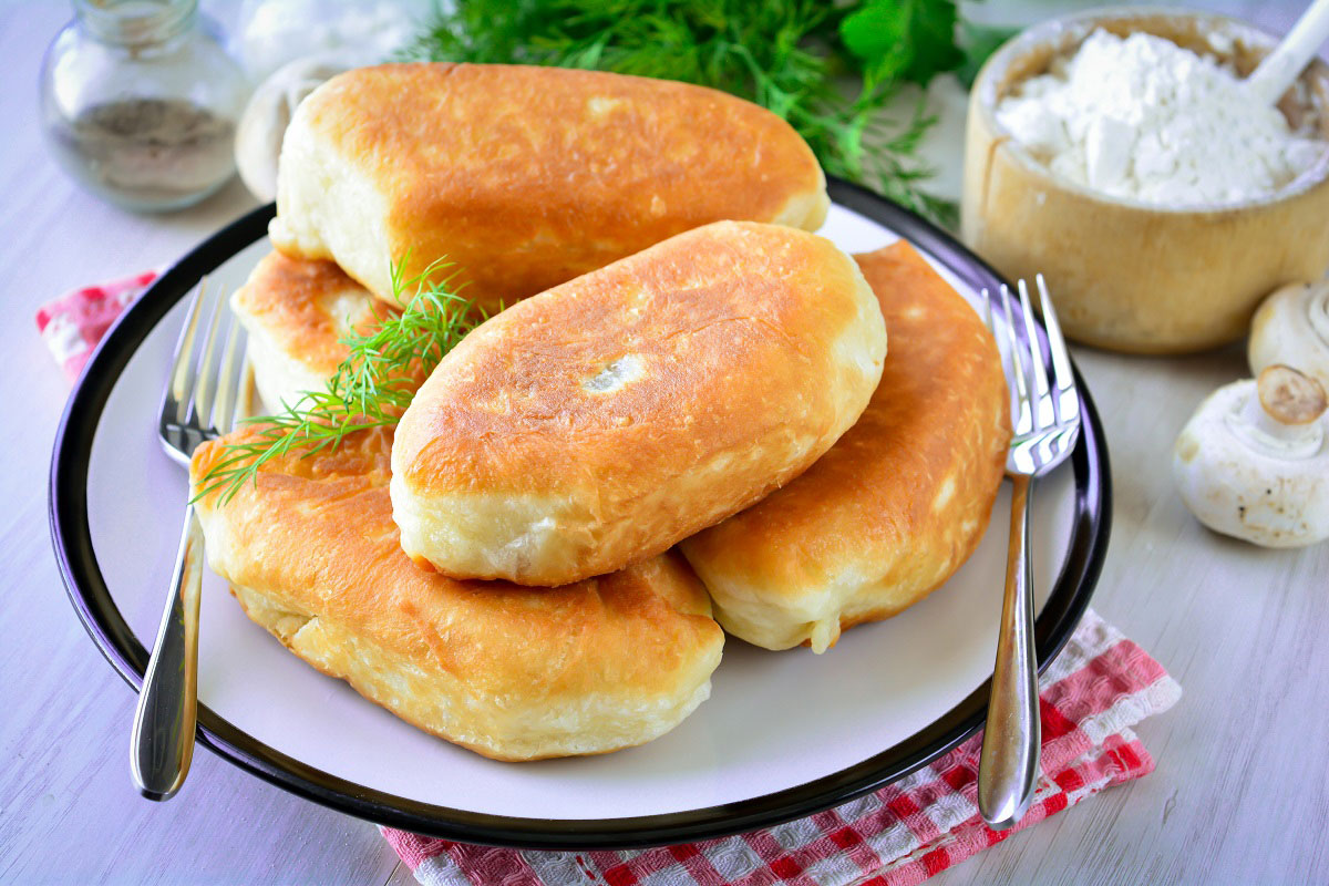 Жареные пирожки с грибами — пышные и хрустящие выпечка