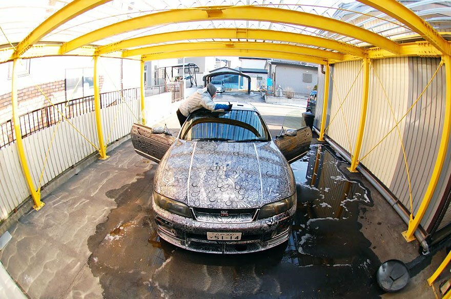 Художница разрисовала автомобиль обычным маркером