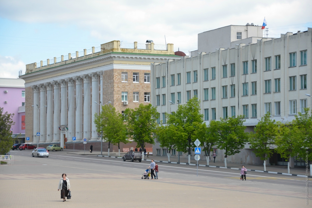 Про белгород. Гражданский проспект Белгород здание администрации города. Здание правительства Белгородской области зима. Здание статистики Белгород. Здание статуправления Белгород.