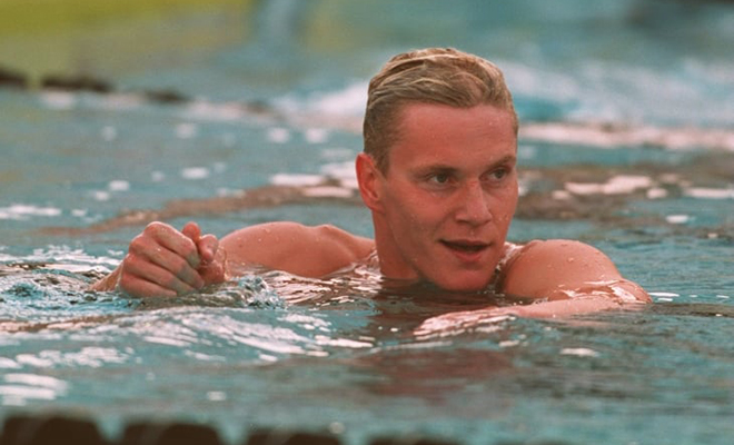 Российский пловец в 90-х «сломал» плавание: он проплывал полбассейна под водой, поэтому судьям пришлось изменить правила Культура