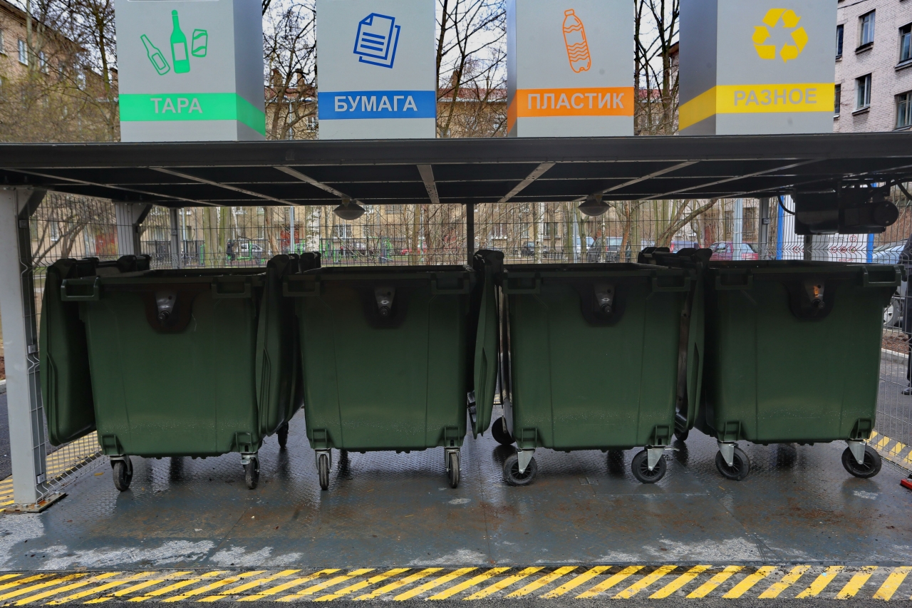 Запорожские муниципалитеты получили новые контейнеры для мусора