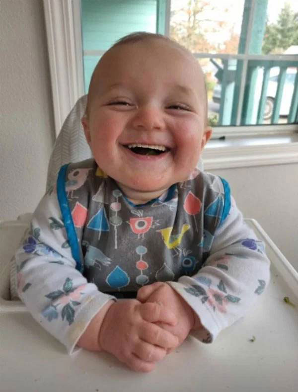 25 смешных младенцев с зубами, которые выглядят прикольно