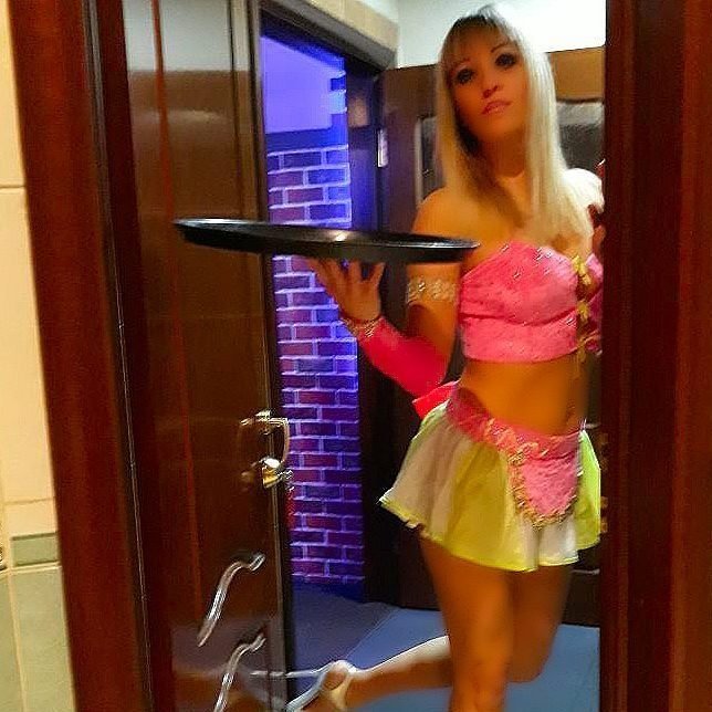 Этим официанткам нельзя не оставить на чай Этим официанткам нельзя не оставить на чай картинки