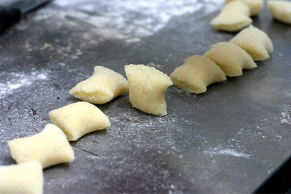 Картофельные ньокки (клецки) ньокки, помощью, тесто, минут, поверхность, картофелины, вилки, около, немного, слегка, будет, чтобы, мукой, теста, большую, Теперь, быстро, получалось, Чтобы, колбаску
