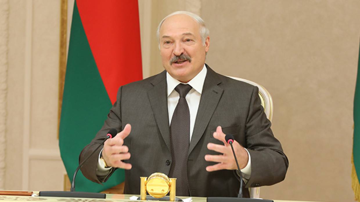 БелТА: новый магазин одежды с цитатами Лукашенко вызвал ажиотаж в Минске