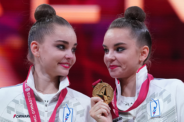 Новые медали и скандалы: сестры Аверины взяли реванш на чемпионате мира после провала на Олимпиаде в Токио Новые медали и скандалы: сестры Аверины взяли реванш на чемпионате мира после провала на Олимпиаде в Токио Арина, медали, лентой, после, судьи, Горносько, также, упражнениях, федерации, Токио, Олимпиаде, Аверина, тогда, технического, сделала, выступление, удостоилась, потерю, мнению, Международной