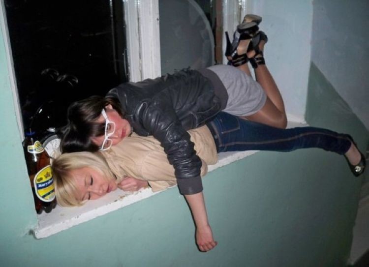 Возвращаясь домой, вы можете встретить их - королей и королев подъездов! быдло, гопники, подъезды, фотографии