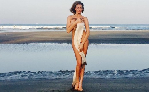 39-летняя Любовь Толкалина полностью разделась на пляже в Индии