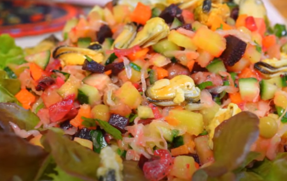 Новогодний винегрет с мидиями