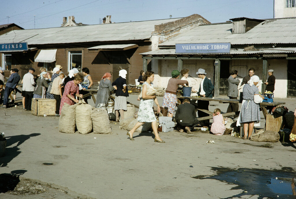 Как жили в 60 годы. Харрисон Форман в Москве 1959 года. Харрисон Форман СССР фото 1959. Советская торговля глазами иностранца. Украина 60е годы.