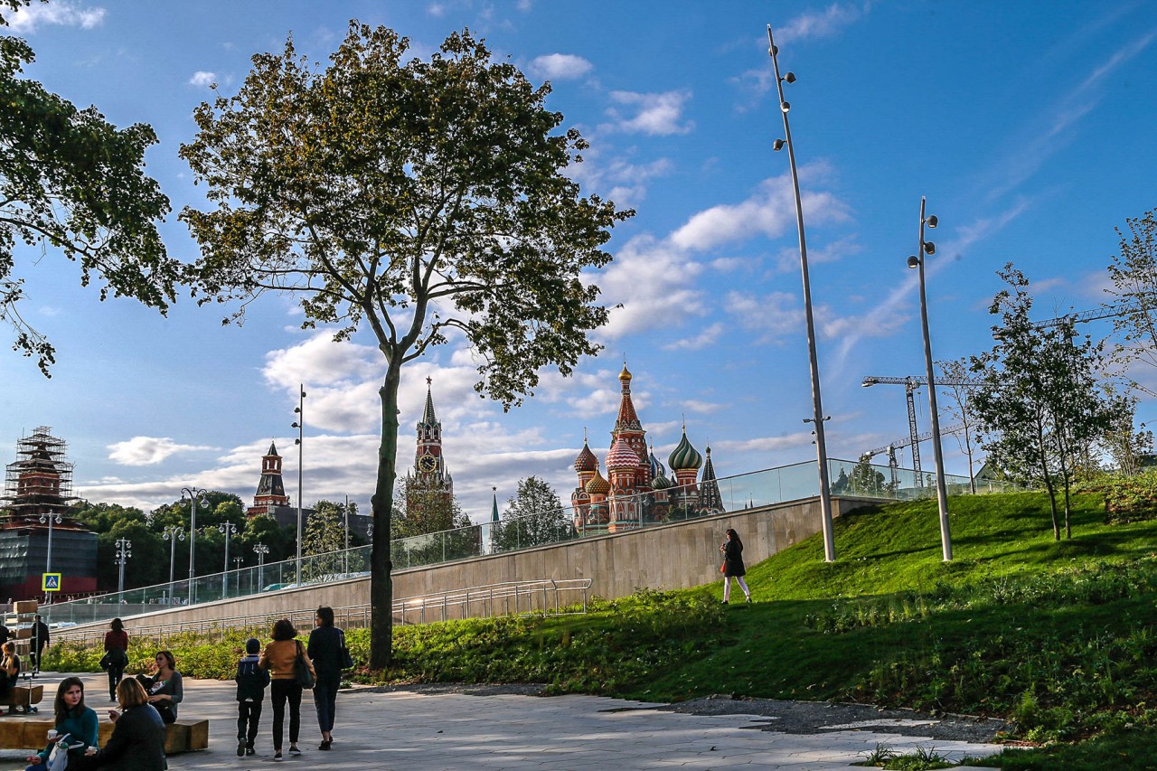 Почему все в москве. Китай город Зарядье. Парк Китай город в Москве. Зарядье вид на Кремль. Китай-город в Москве панорама.