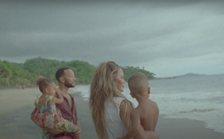 Крисси Тейген и Джон Ледженд объявили о третьей беременности необычным способом Дети,Дети знаменитостей