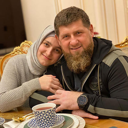 22-летняя дочь Рамзана Кадырова стала министром культуры Чечни 22-летняя дочь Рамзана Кадырова стала министром культуры Чечни культуры, Айшат, подвести, республики, министра, Республики, своей, Кадырова, Чечни, также, всего, поздравил, должность, деятельности, работе, нашей, благодарна, Чеченской, первого, Старшая