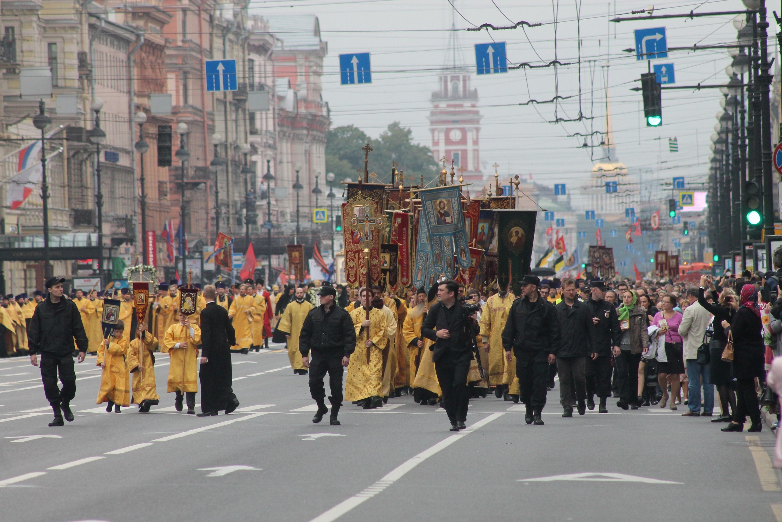 Питер Невский проспект крестный ход