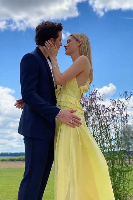 Бруклин Бекхэм и Никола Пельтц отложили свадьбу Звездные пары