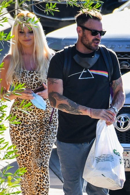 Мужчина в красном: Меган Фокс на свидании с новым бойфрендом Мужчина в красном: Меган Фокс на свидании с новым бойфрендом Звезды,Новости о звездах