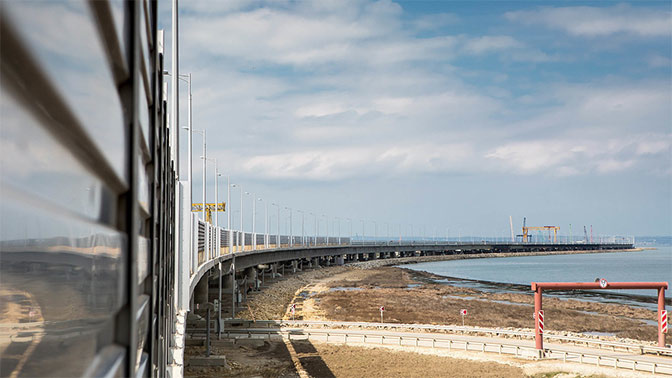 На Крымском мосту прошла установка шумозащитных экранов
