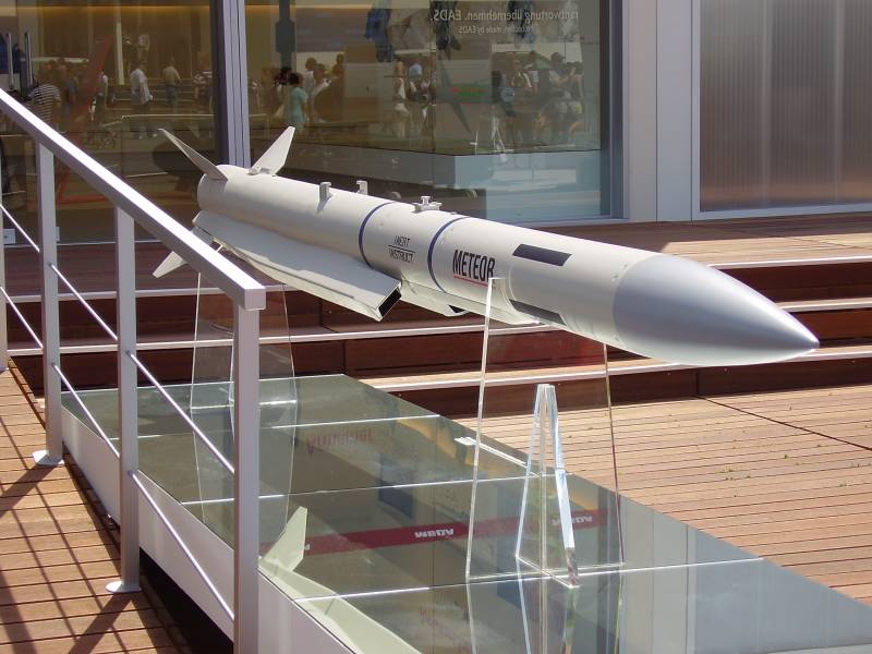 Замена AMRAAM: даст ли новая ракета полное превосходство ВВС США оружие