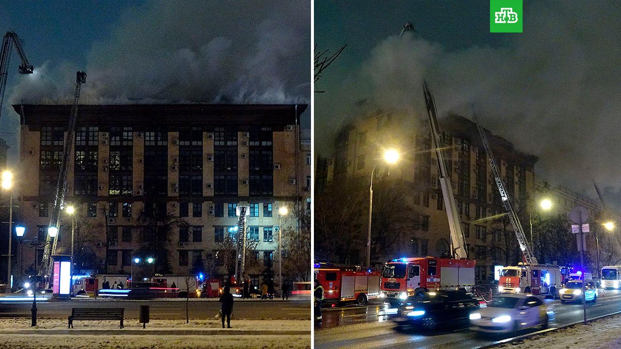 Пожар дома москва сегодня. Пожар в Москве сейчас 1 час назад. Пожар в Москве сейчас час назад. Пожар на Ленинградском проспекте. Крупный пожар в центре Москвы:.