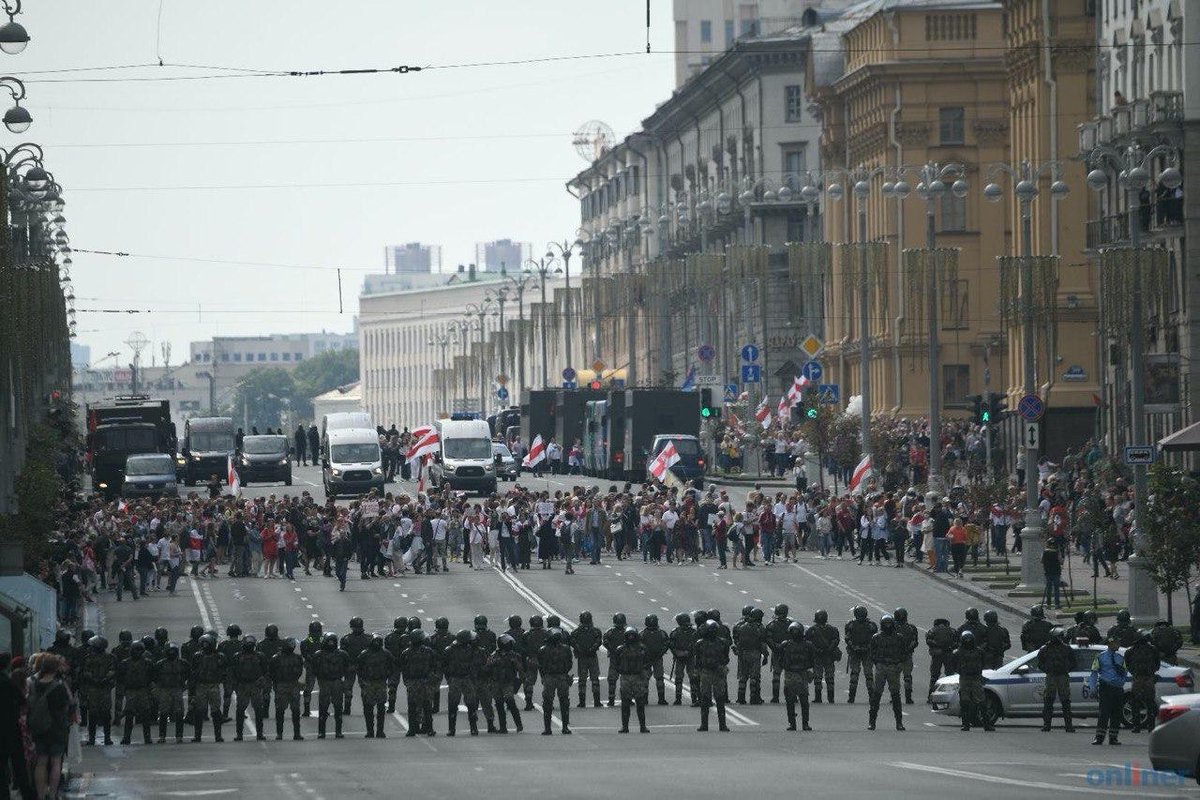 В Минске произошла стычка между протестующими и силовиками