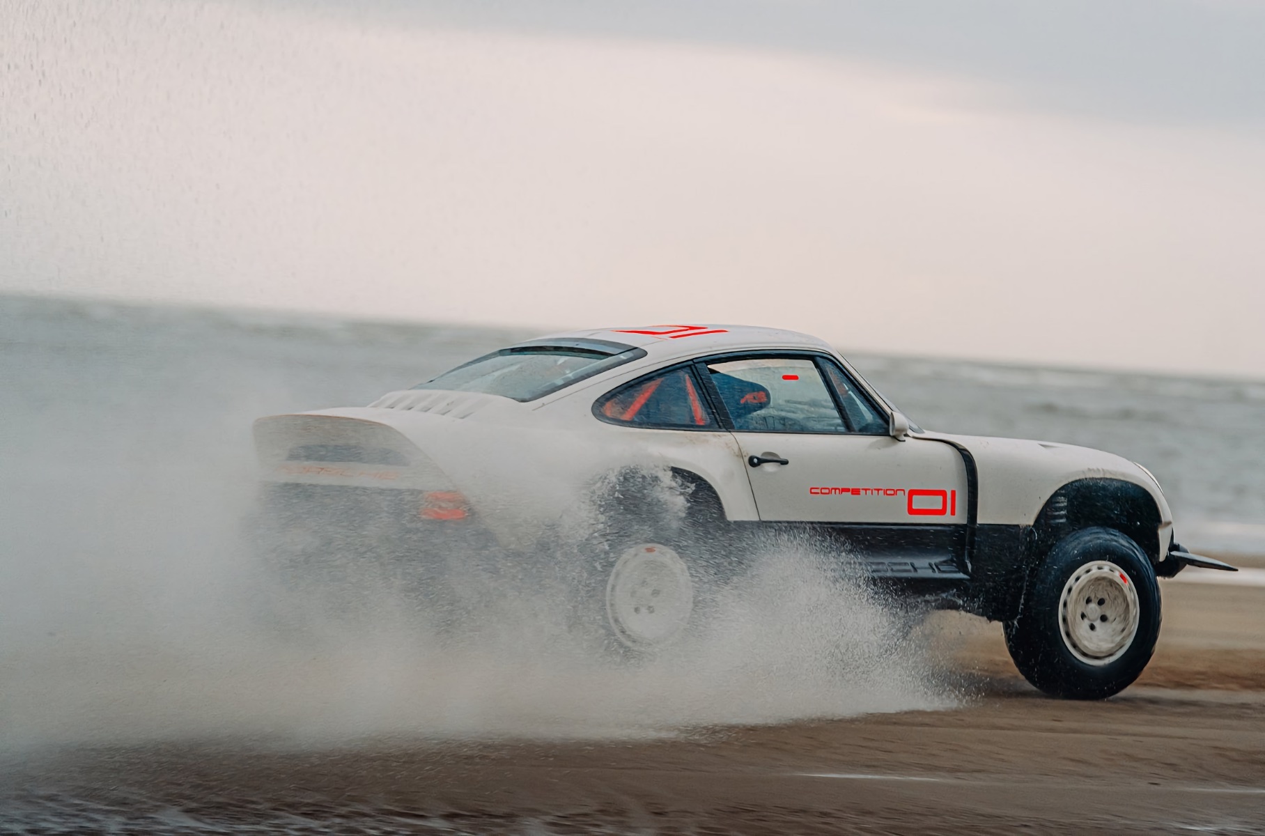 Porsche 911 превратили в экстремальный внедорожник Porsche 911 превратили в экстремальный внедорожник Новости