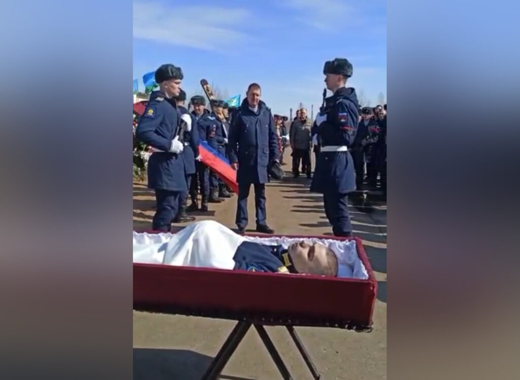 Опубликованы фото с церемонии прощания с погибшим на Украине рязанским десантником Эльвином Мамедовым