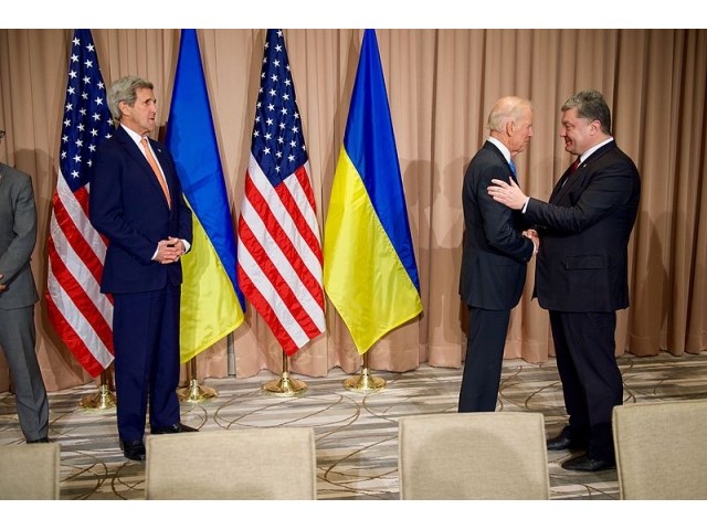 Новый украинский «залп Деркача»: «подарки», «сигналы» и война, которой нет украина