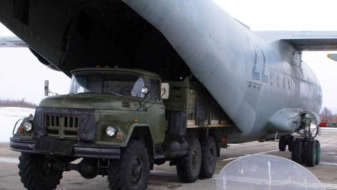 В Японии назвали шедевральным советский военно-транспортный самолет Ан-12