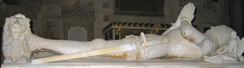 Мечи на скульптурных надгробиях история