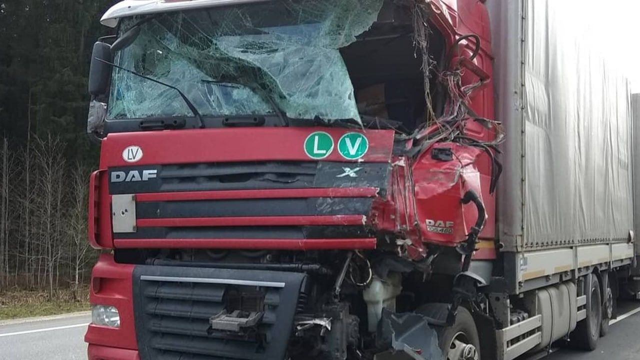 УМВД сообщило о гибели 11 человек в ДТП с фурами и автобусом под Ульяновском Происшествия