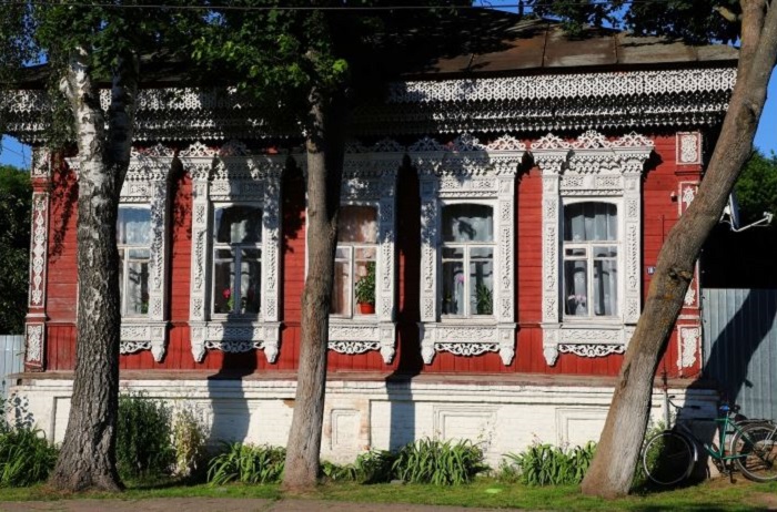 Почему город Злынка под Брянском называют «кружевным» и какими узорами украшены его дома архитектура,дома,зодчество,резьба
