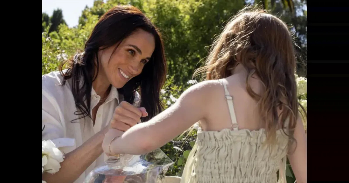 Мамина маленькая помощница: Меган Маркл показала дочь Лилибет в саду