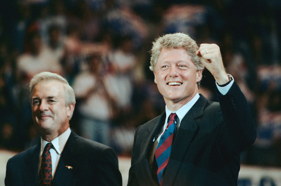 <p>Джим Хант и Билл Клинтон, 1992 год. Фото: © <a href="https://commons.wikimedia.org/wiki/File:Jim_Hunt_and_Bill_Clinton_1992.jpg" target="_blank">Wikipedia.org</a></p>