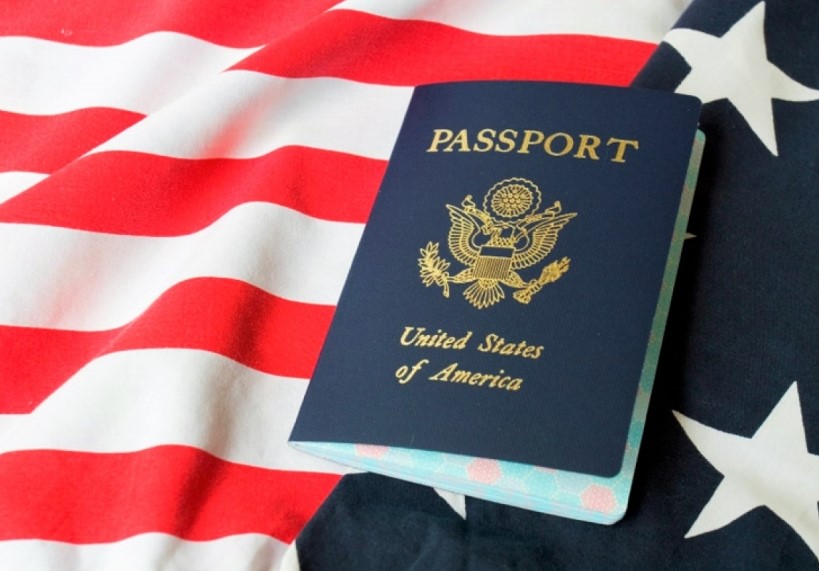 Все больше американцев отказывается от паспорта США