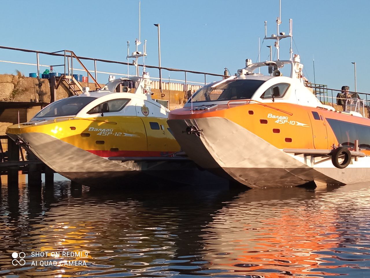 Водолет нижний новгород валдай. Валдай на подводных крыльях. Валдай судно на подводных крыльях. Валдай 45р Нижний Новгород водолет. Судно на подводных крыльях Валдай 45р.