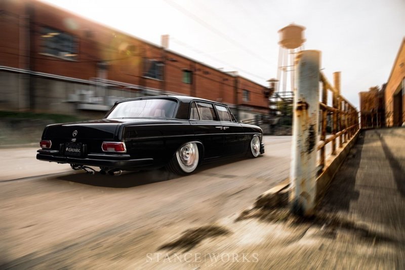 Американцы превратили классический Mercedes-Benz в безумный кастом Американцы превратили классический Mercedes-Benz в безумный кастом авто,автомобиль,автоновости,НОВОСТИ,тюнинг