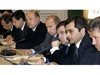 Революционно, но по субординации. Глубинное государство Путина
