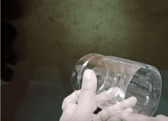 Чудесный фонарик из ненужной пластиковой бутылки своими руками вырезаем, фоамирана, диаметром, склеиваем, можно, нашем, случае, часть, детали, верха, картона, такой, прямоугольник, затем, будет, приклеиваем, заготовке, круга, крышки, сверху