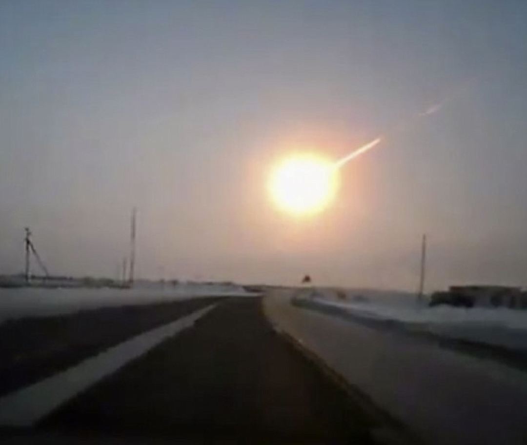 2016 QA2 мог бы наделать шуму - гораздо больше, чем его меньший коллега Челябинский метеорит (на снимке). 