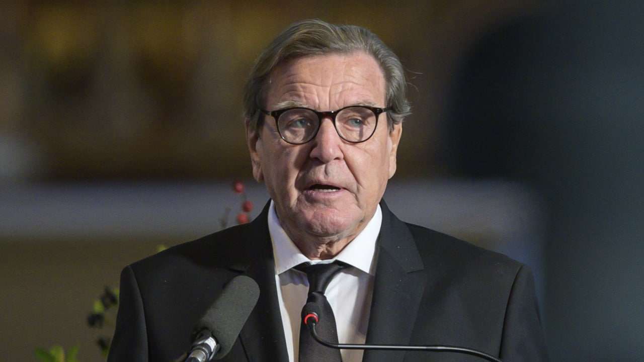 Zeit: экс-канцлер ФРГ Шредер может лишиться привилегий уже на этой неделе