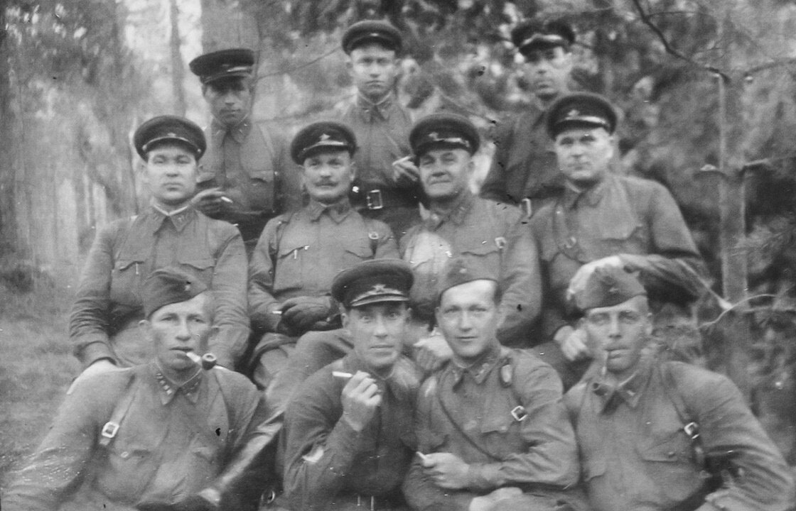 Что стало с советским генералом-танкистом, попавшим в плен за две недели до Победы? история